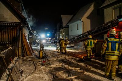 Albstadt-Onstmettingen: Kellerbrand sorgt fuer Grosseinsatz der Feuerwehr